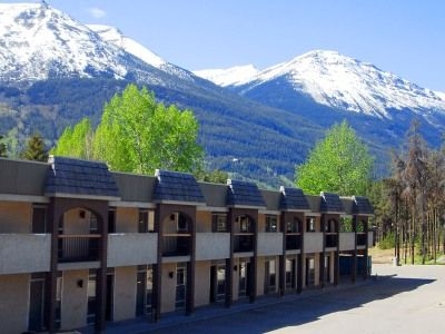 Maligne Lodge1