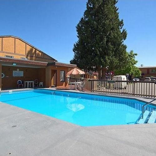 Chinook And Oasis Motel3