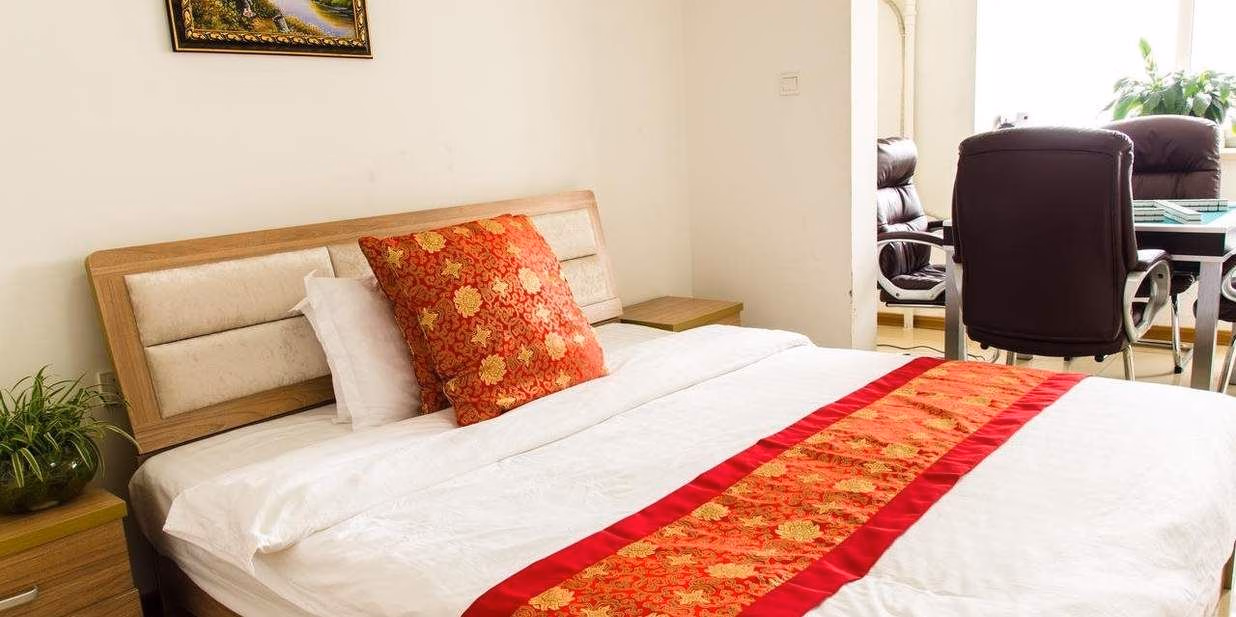 Mark Henry Apartment3