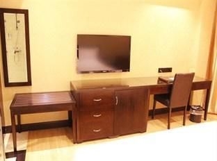 GreenTree Alliance Shenzhen Longgang Long-distance Bus Stati1