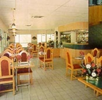 Econo Lodge1
