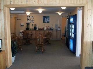 Econo Lodge2