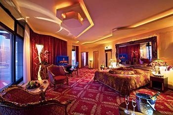 Riverside Royal Hotel & Spa3