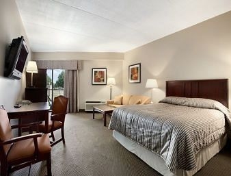 Travelodge Kingston Lasalle Hotel1