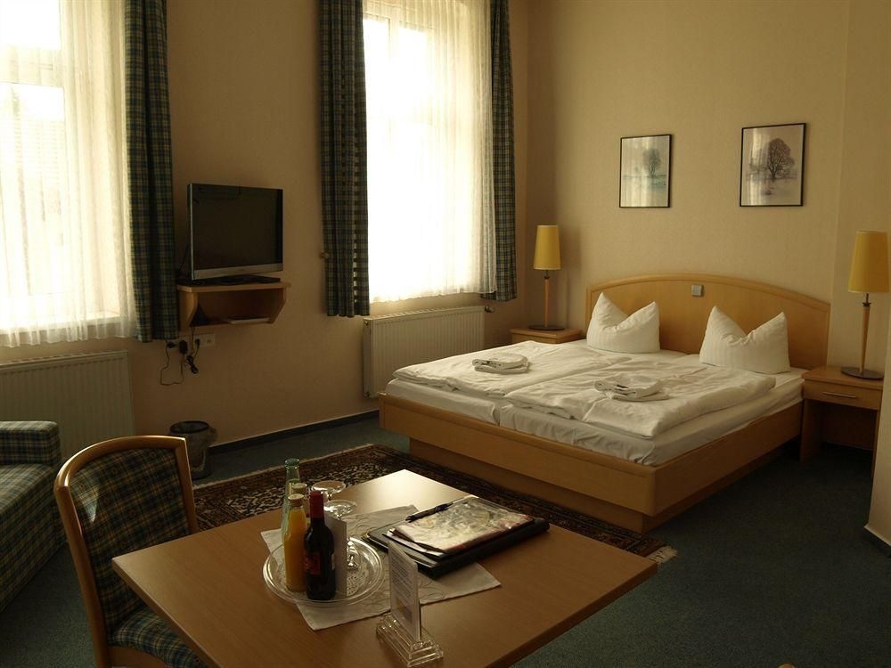 Hotel Waldschl1