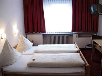 Central Hotel3
