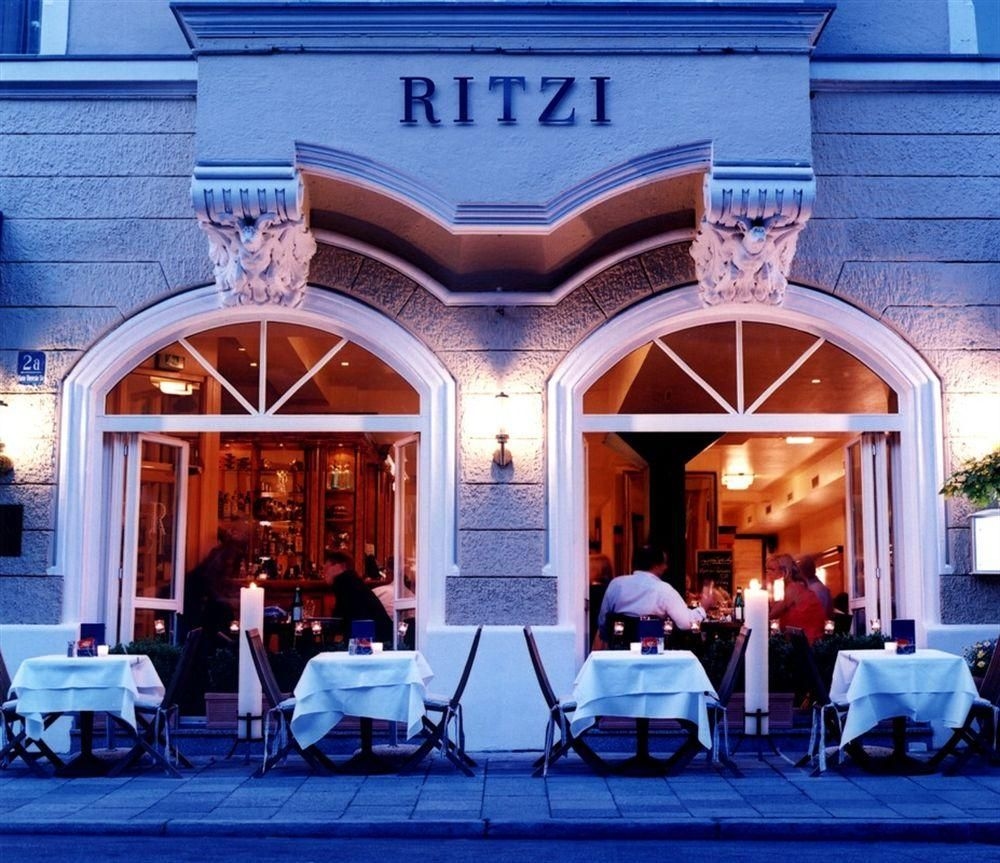 โรงแรมริตซี (Hotel Ritzi)0