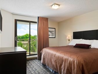 Ramada Plaza Niagara Falls4