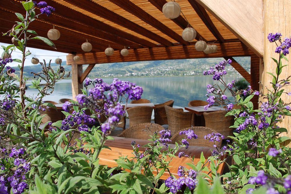 Hosteria Cabanas del Lago0