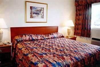 Econo Lodge Downtown East3