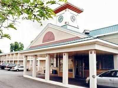Econo Lodge Downtown East0