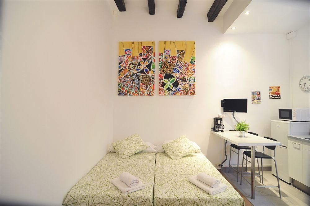 Apartments Gaudi Barcelona3