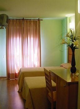 Hostal Toledano-Victoria1
