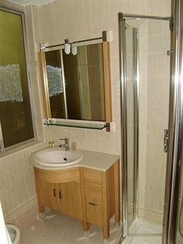 Miguel Angel Hostal Residencia3
