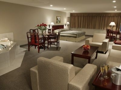 Super 8 Downtown Toronto1