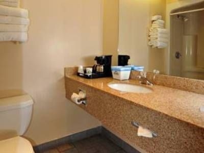Days Inn Toronto East Beaches2