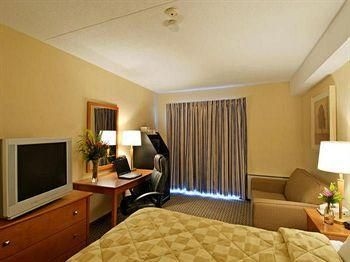 Comfort Inn Waterloo2