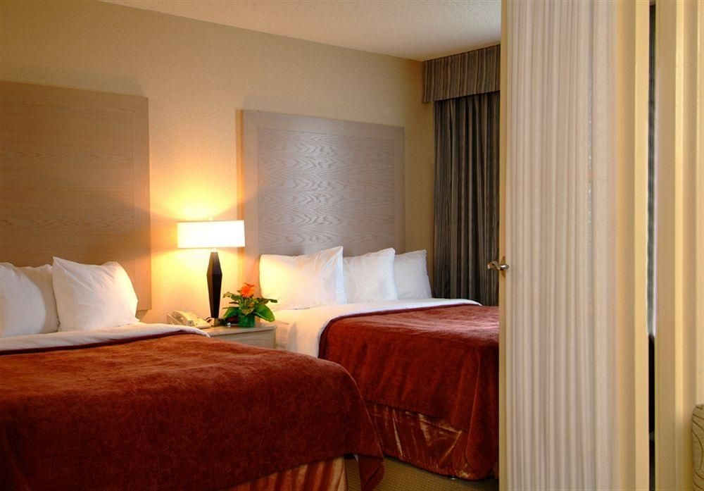 Quality Suites Downtown Windsor2