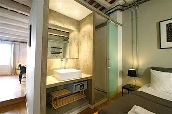 Feel Good Apartments Gothic4