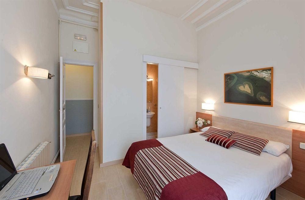 Hostal Central Barcelona3
