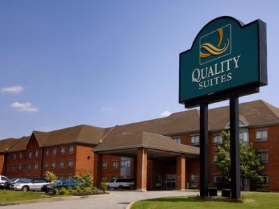 Quality Suites Laval0
