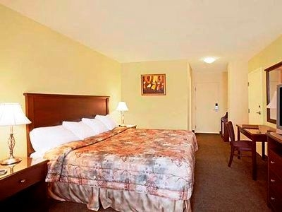 Econo Lodge1