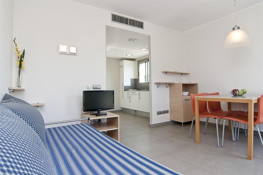 Castellmar Apartments4