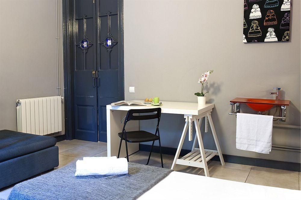 Ella Hostel Barcelona4