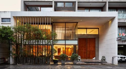 โรงแรมลักซ์ หลังสวน (LUXX Langsuan Hotel)1