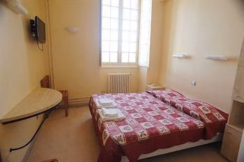 Hotellerie Saint Yves3