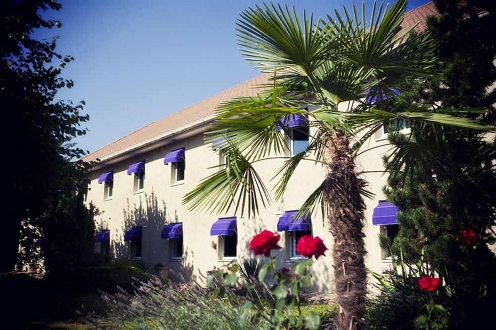 Carline Hotel1