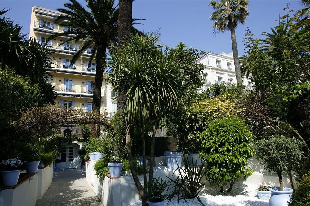 โฮเทล เดอ โพรว็องซ์ (Hotel De Provence)0