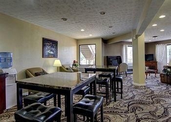 Econo Lodge4