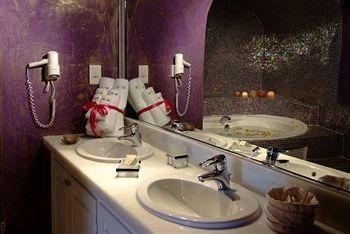 Adamis Majesty Suites1