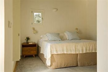Kamaroti Suites0