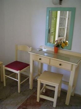 Coryfo Studios & Apartments4
