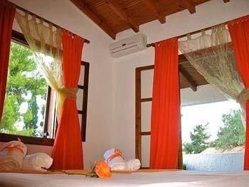 Paraschos Studios1