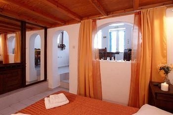 Ilioperato Traditional Apartments4