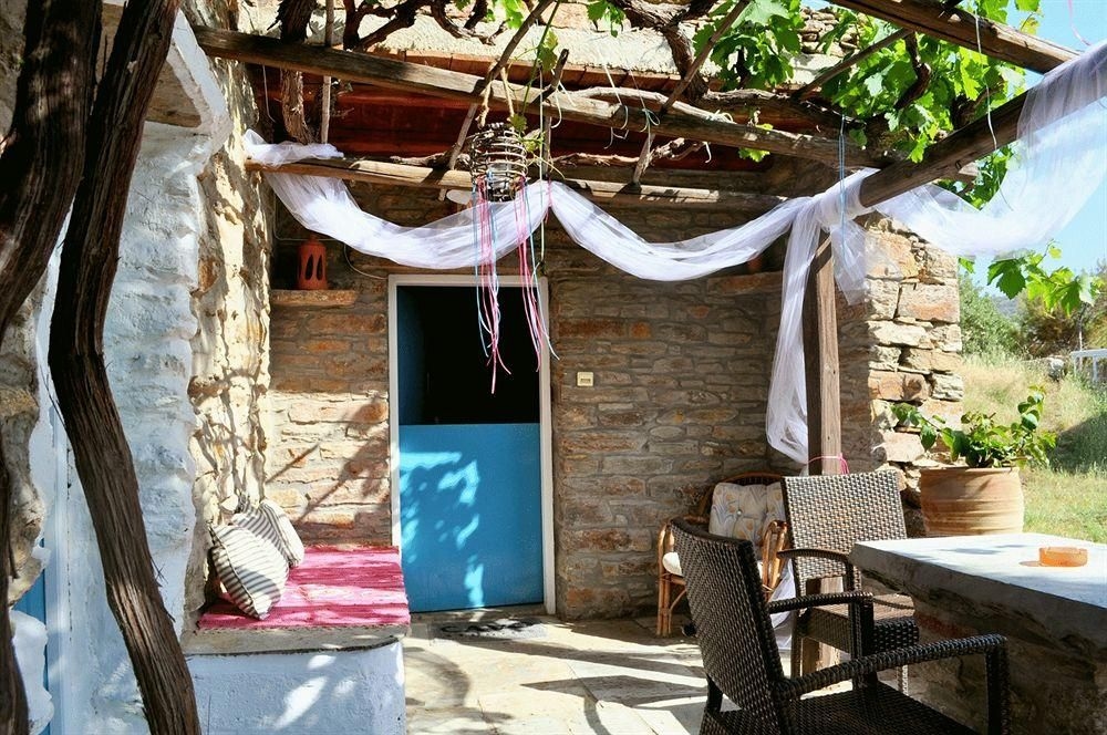 Cavo Perlevos Studios4