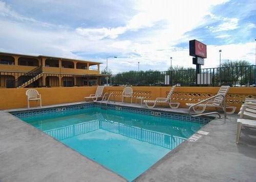 Econo Lodge4