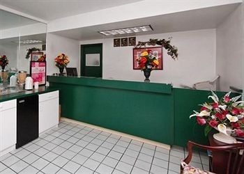 Econo Lodge3