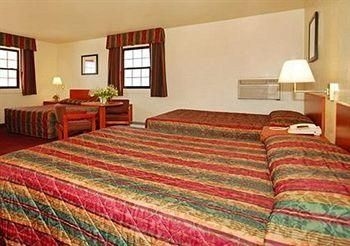 Econo Lodge4