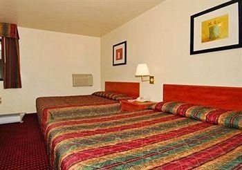Econo Lodge3