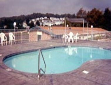 Knights Inn Hot Springs4