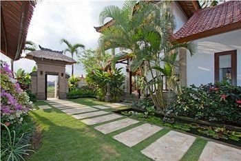 The Junno Villa1