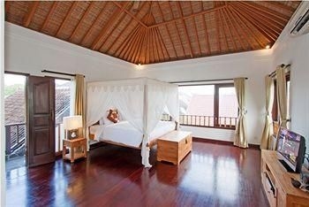 The Junno Villa2