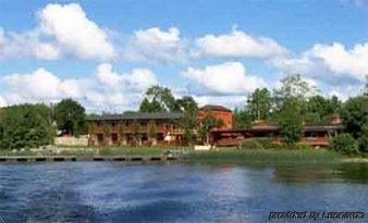 WINEPORT LODGE4
