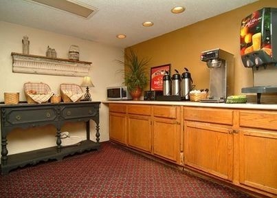Rodeway Inn4