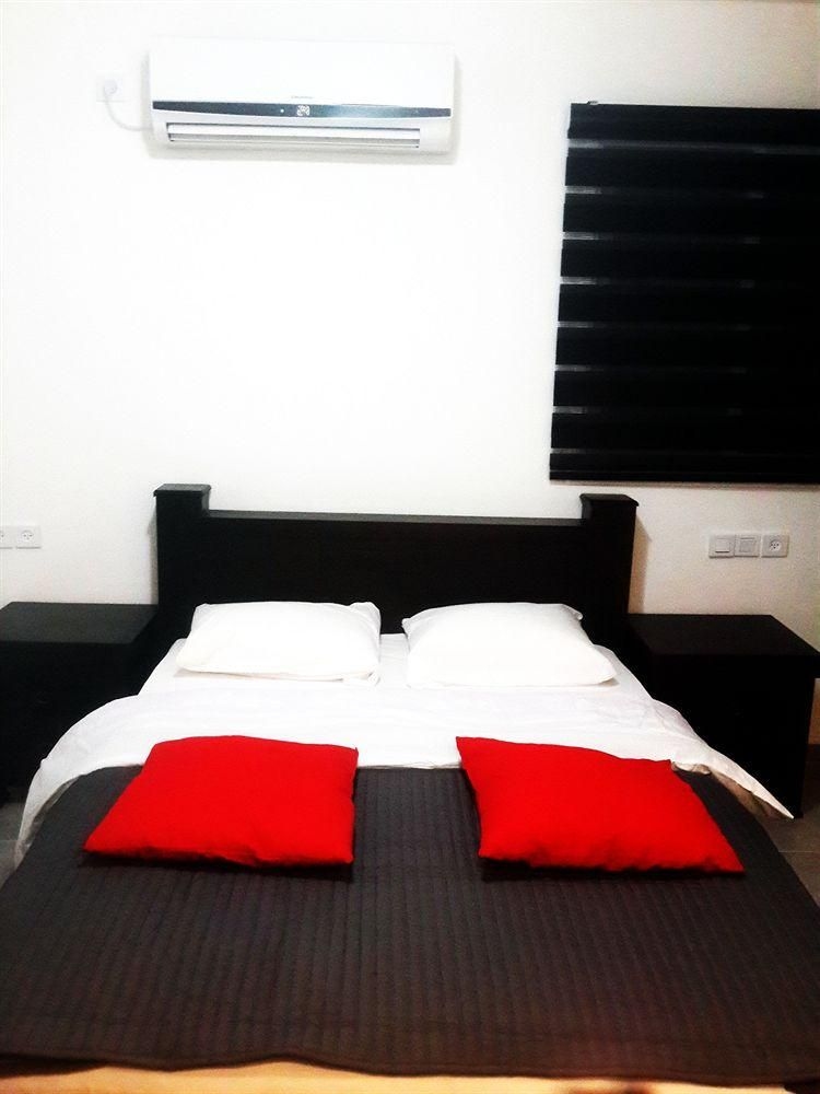 Camelot Suites Motel4