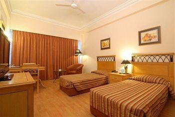 Chanakya Hotel0